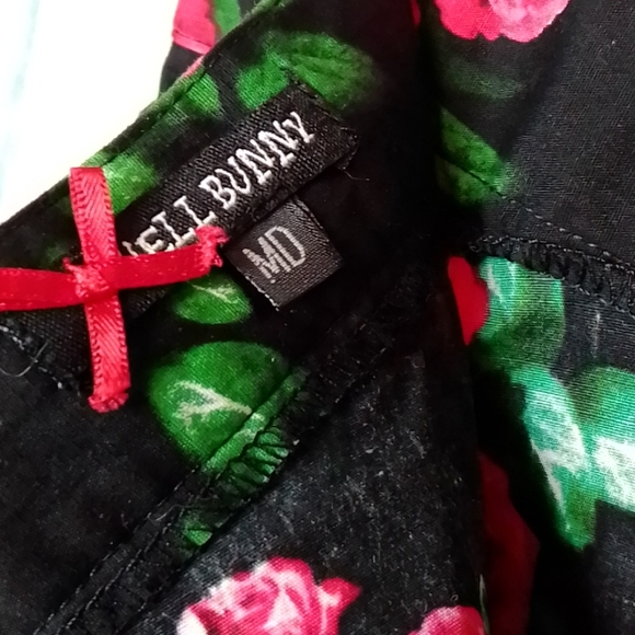 Hell Bunny floral circle skirt red & black medium - Picture 5 of 5